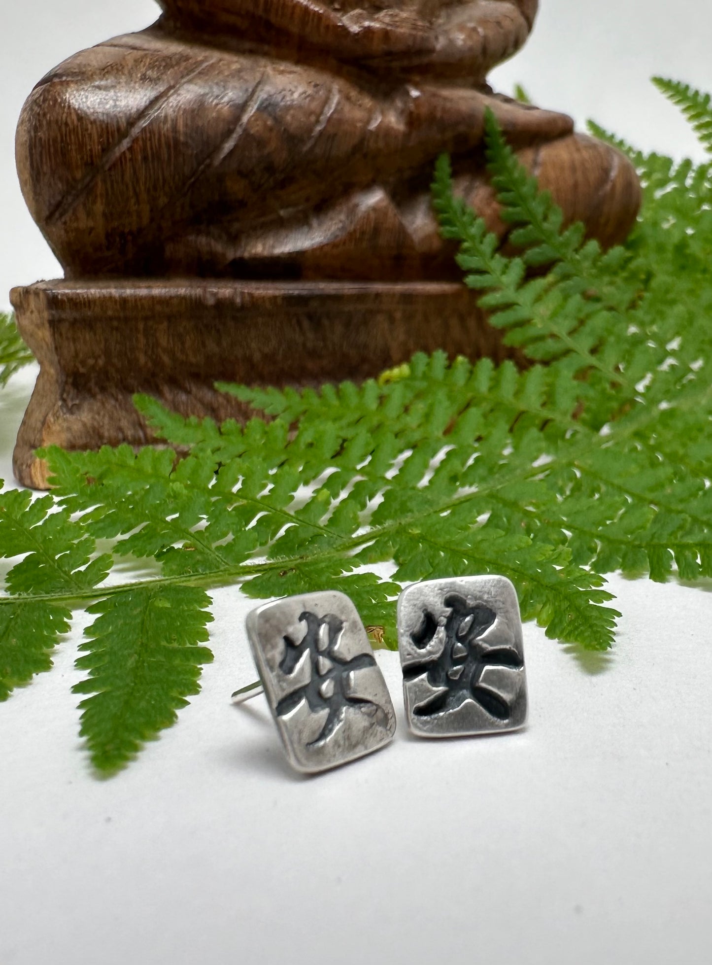 Kanji “Tranquility” Simple Stud