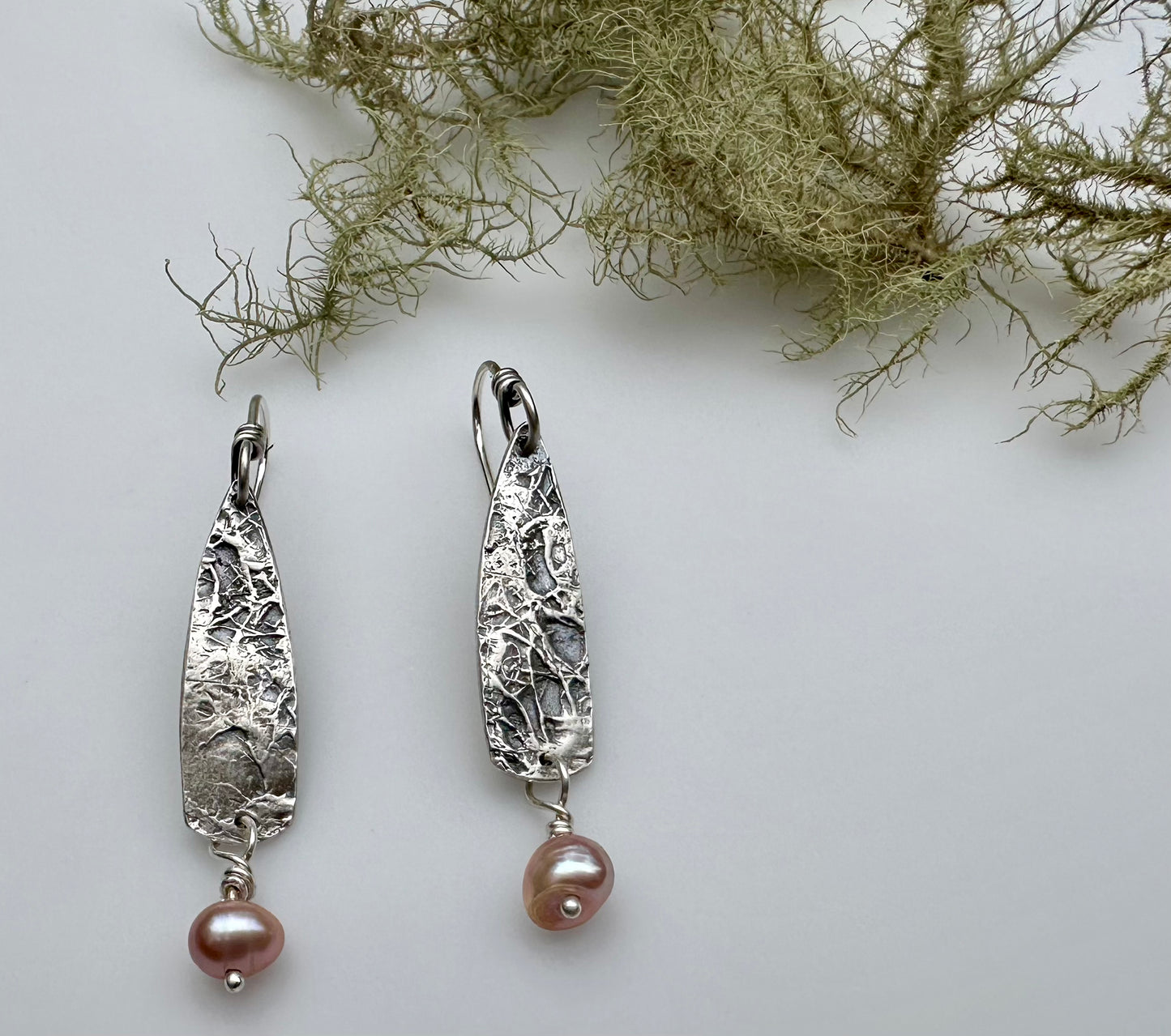 Lichen Elongated Drop with Pearls