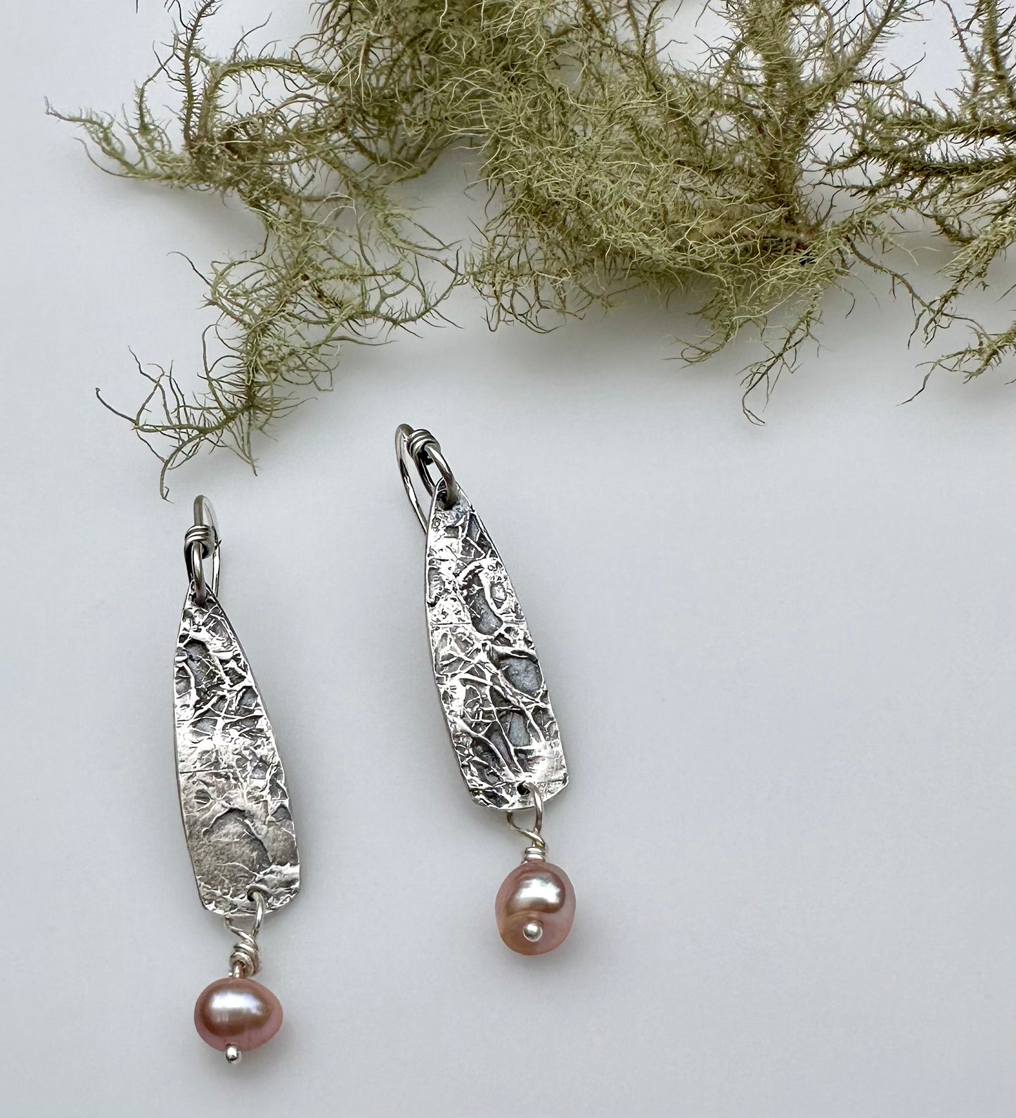 Lichen Elongated Drop with Pearls